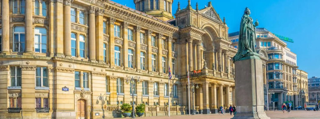 Birmingham Museum and Art Gallery in Victoria Square with the Queen Victoria statue